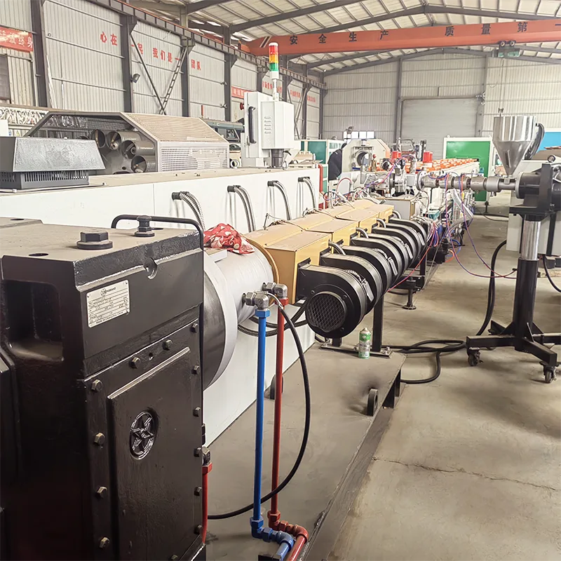 Dekuma Second-Hand HDPE 63 mm Doppelauslassrohrproduktionsmaschine
